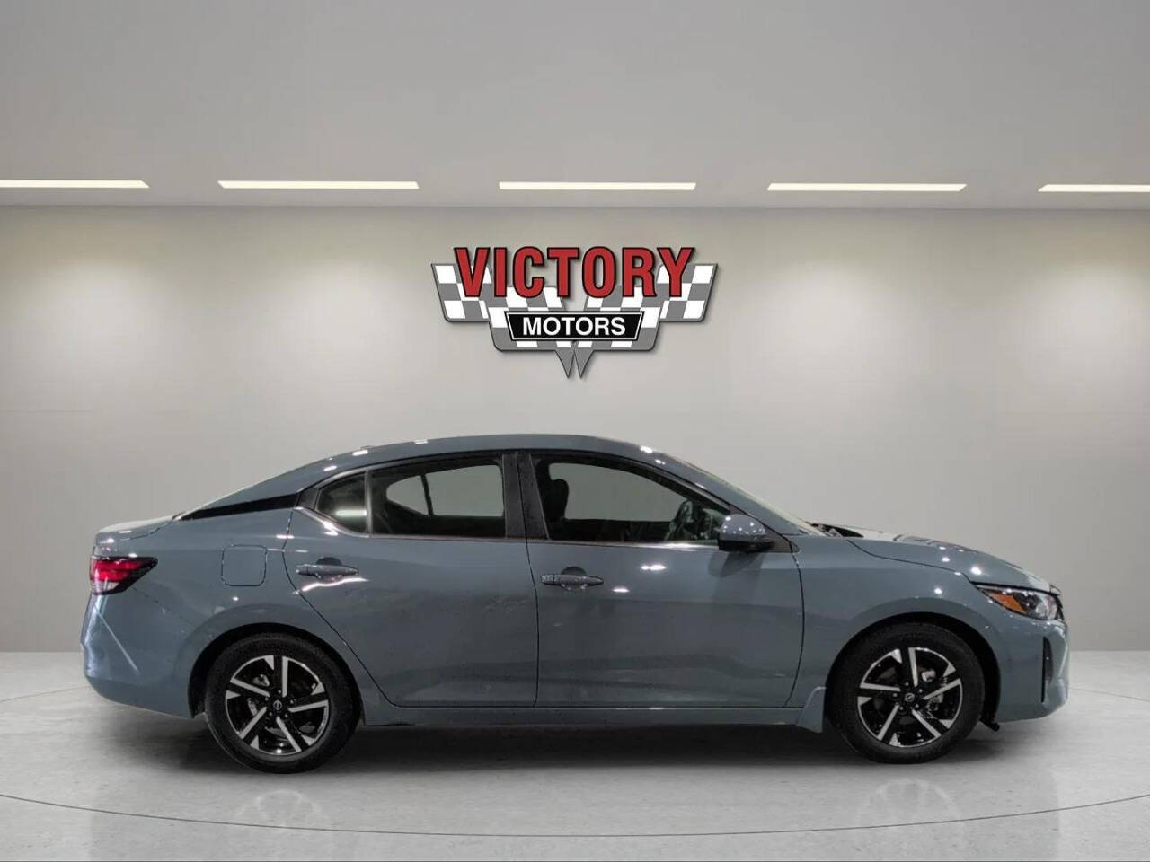 Vehicle image 4 of 32