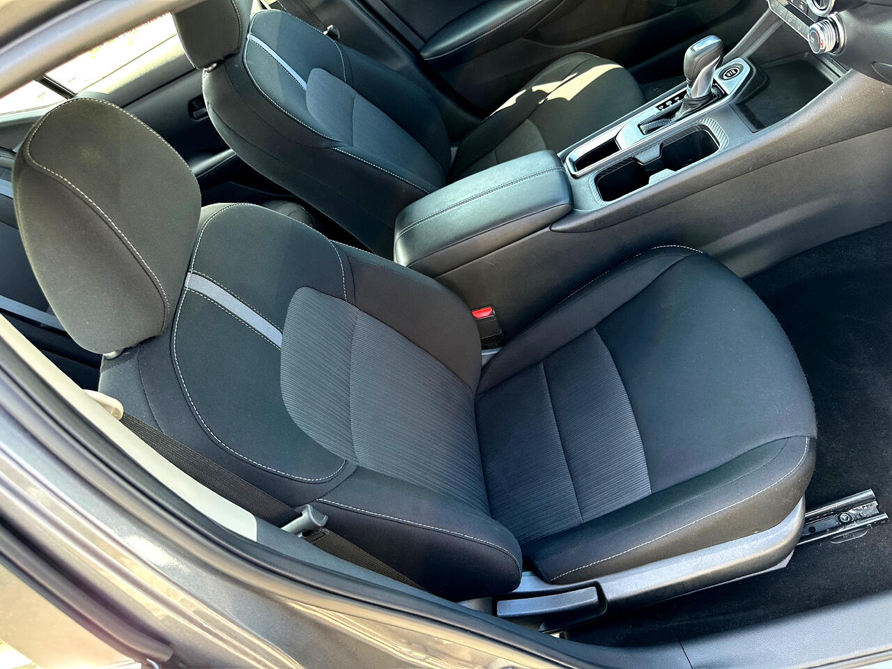 Vehicle image 21 of 44