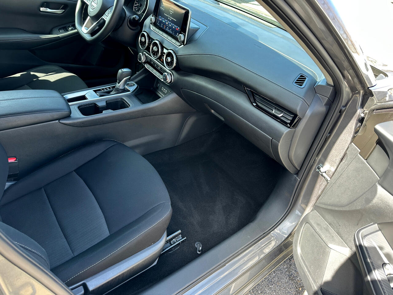 Vehicle image 17 of 44