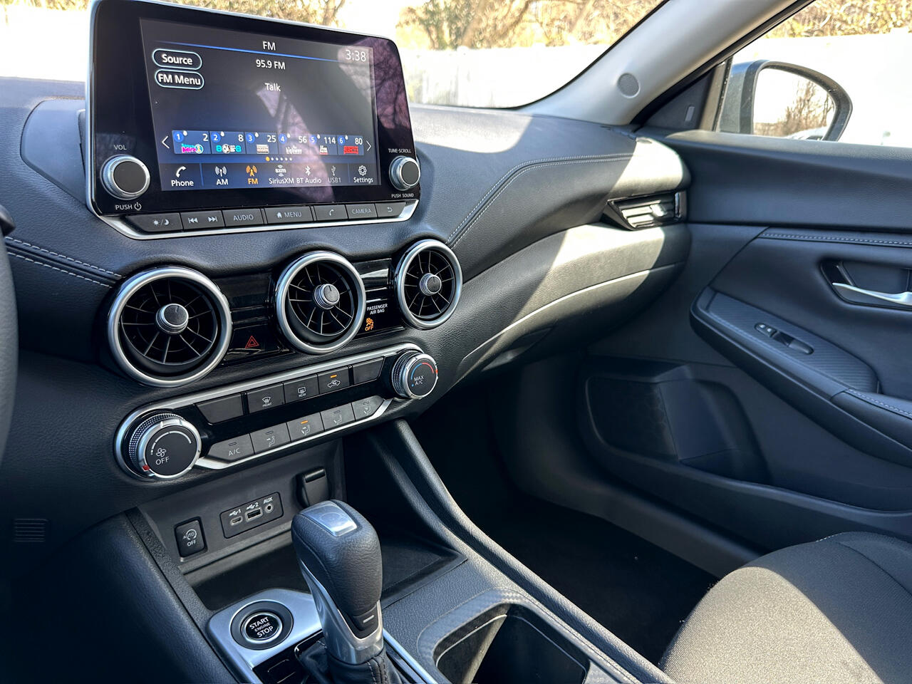 Vehicle image 15 of 44