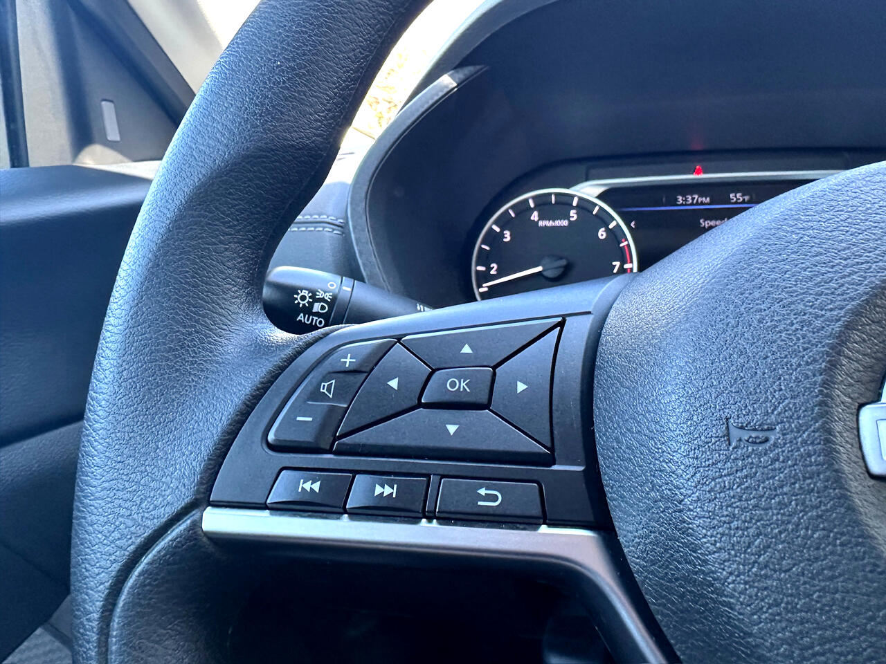Vehicle image 27 of 44