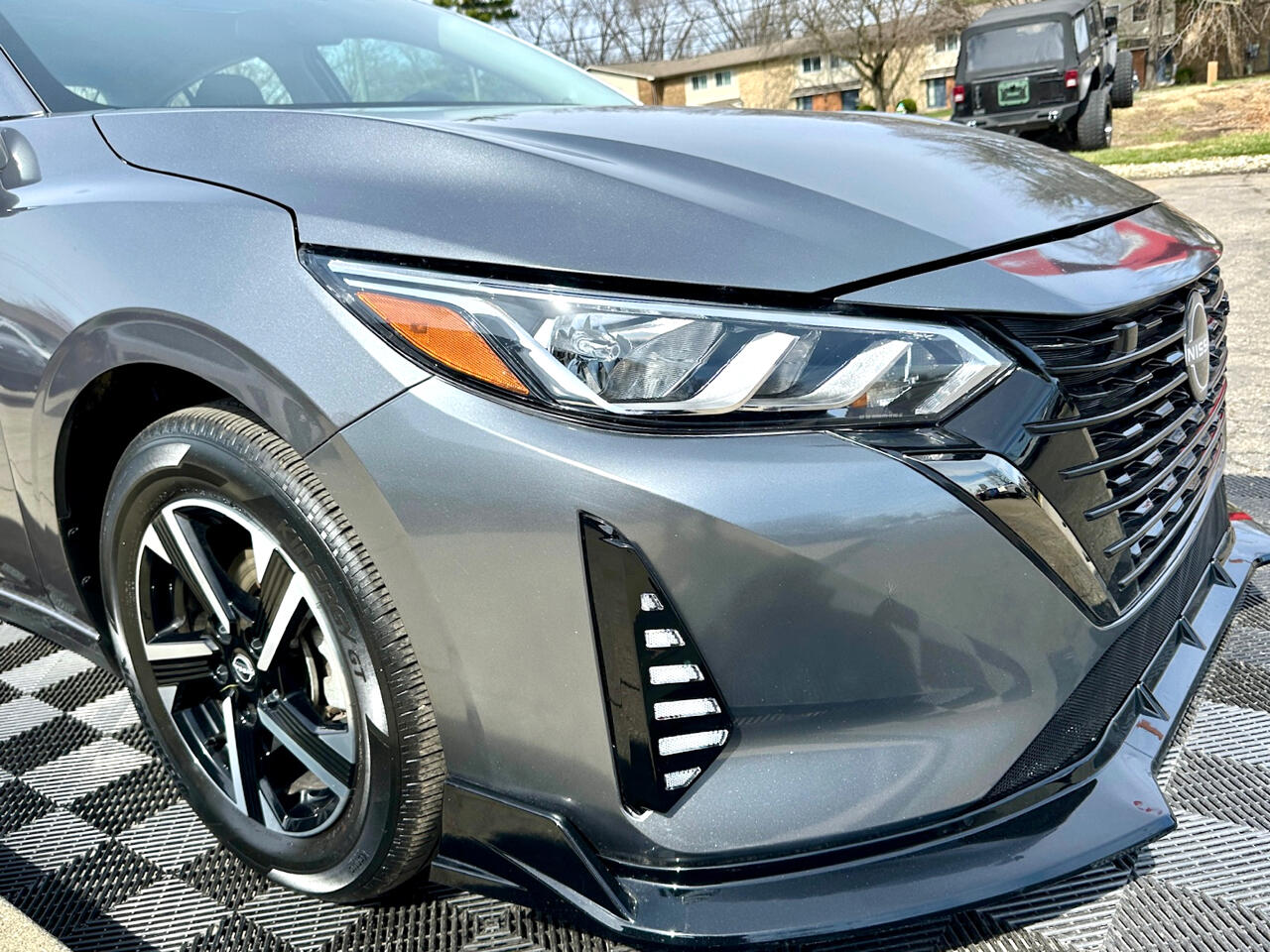 Vehicle image 13 of 44
