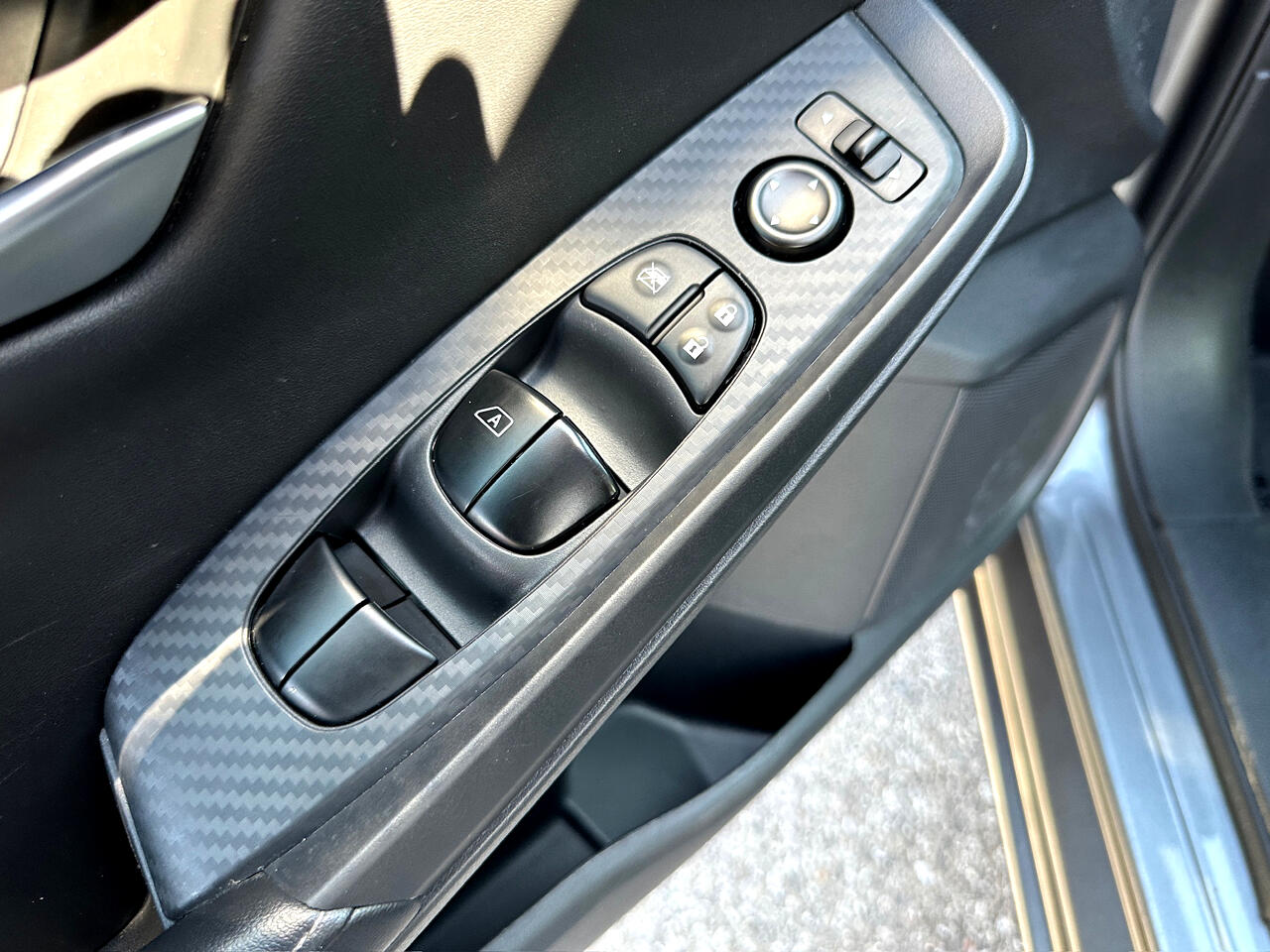 Vehicle image 35 of 44