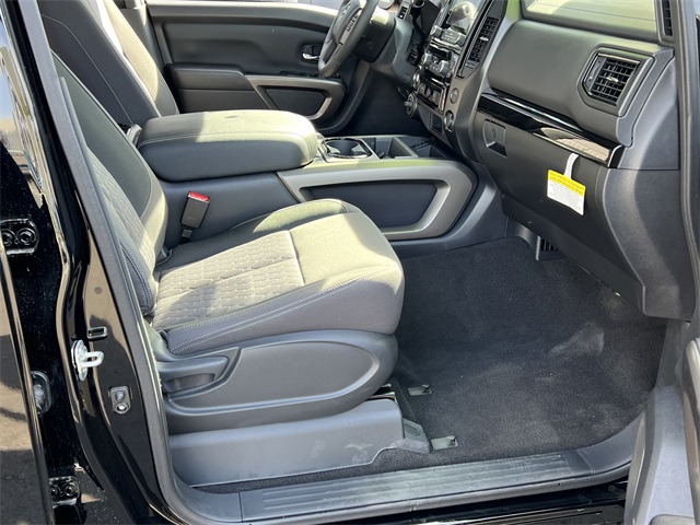 Vehicle image 25 of 28