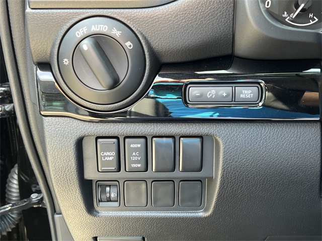 Vehicle image 13 of 28