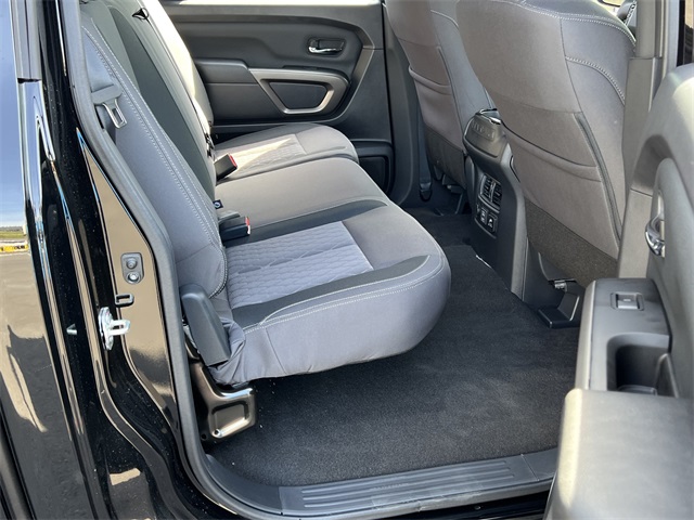Vehicle image 24 of 28