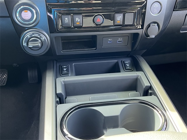 Vehicle image 18 of 28