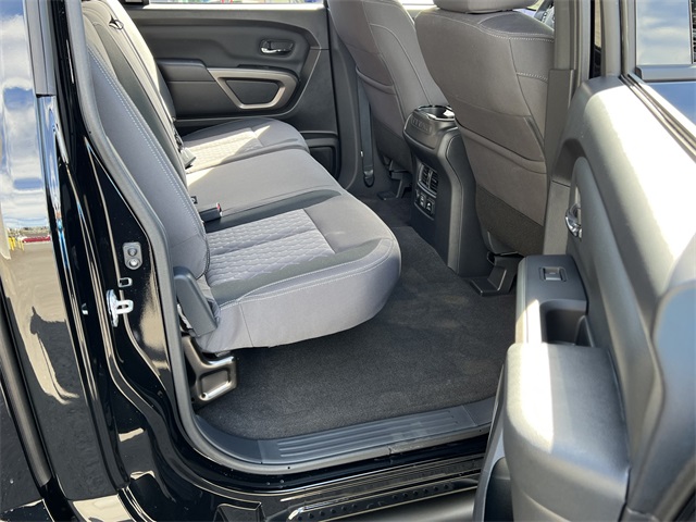 Vehicle image 24 of 28
