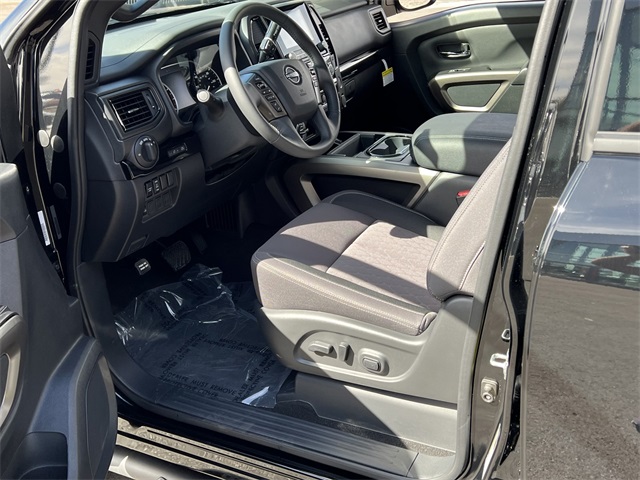 Vehicle image 12 of 28