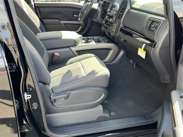 Vehicle image 25 of 28