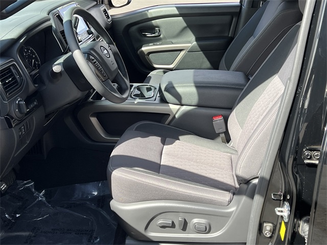 Vehicle image 21 of 28