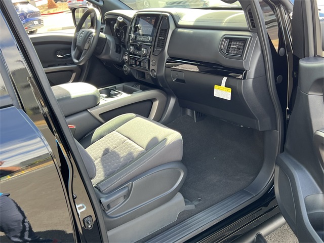 Vehicle image 26 of 28