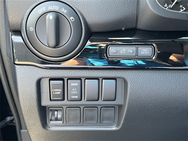 Vehicle image 13 of 28