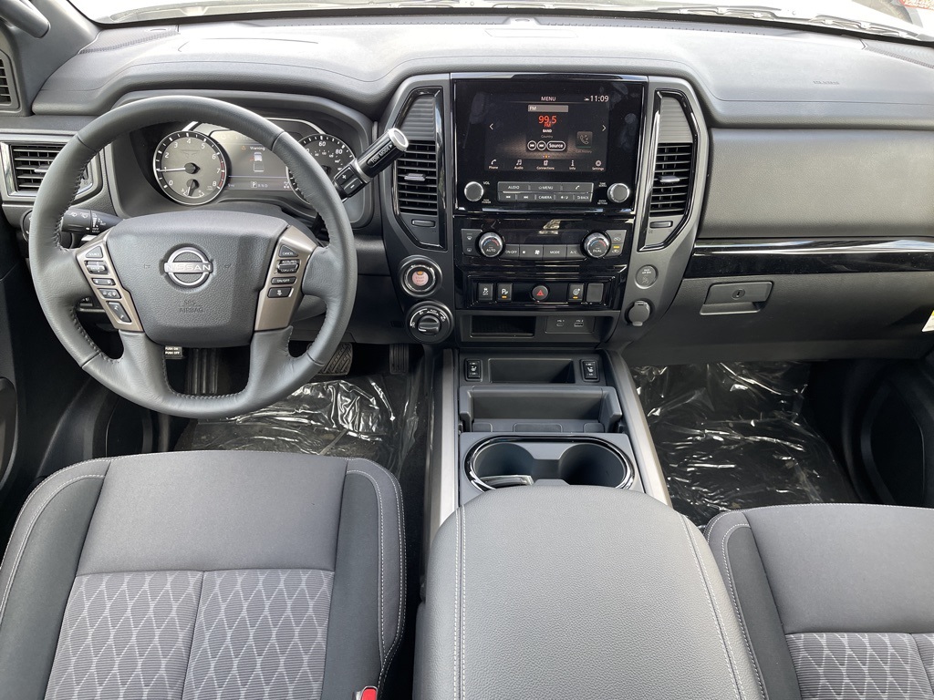 Vehicle image 17 of 31