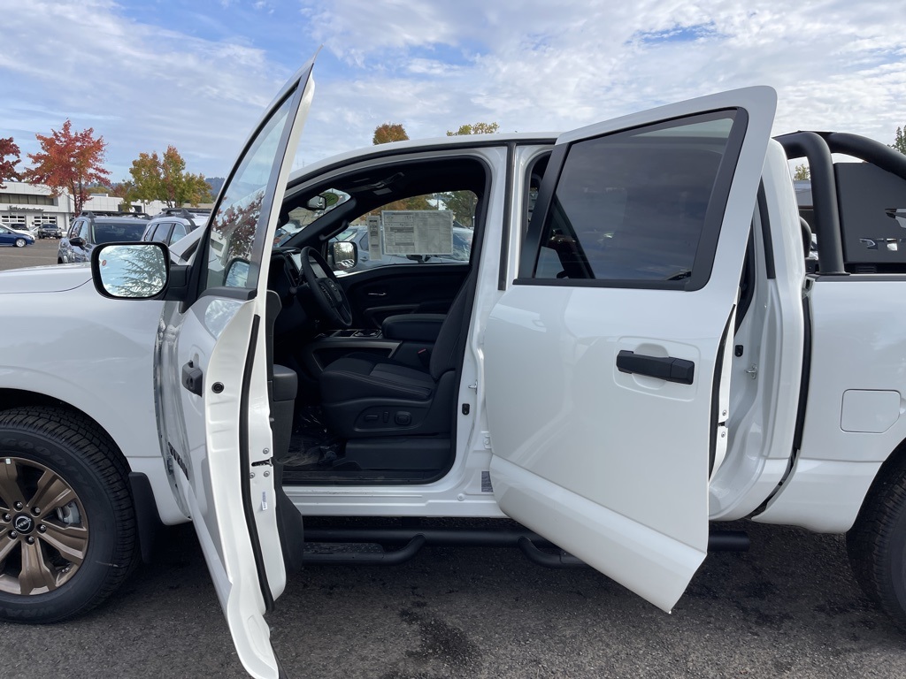 Vehicle image 16 of 31