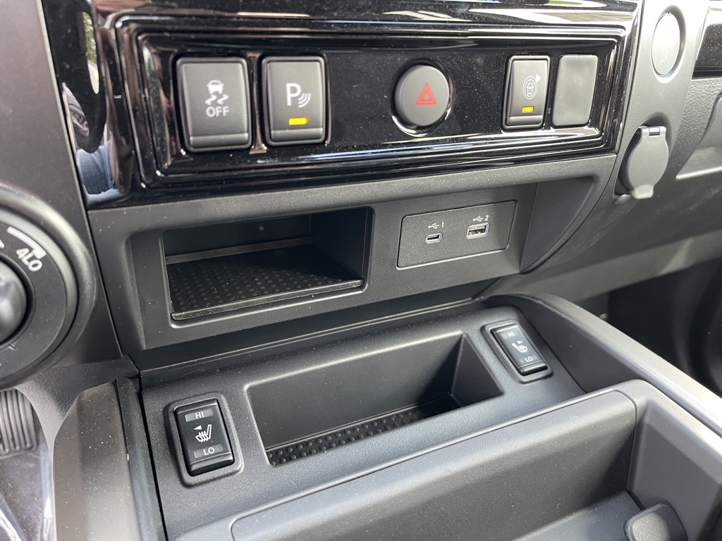 Vehicle image 21 of 31