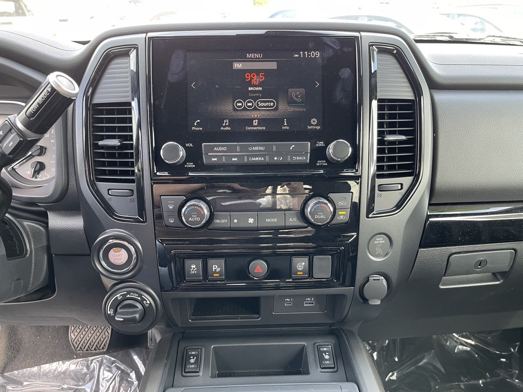 Vehicle image 19 of 31