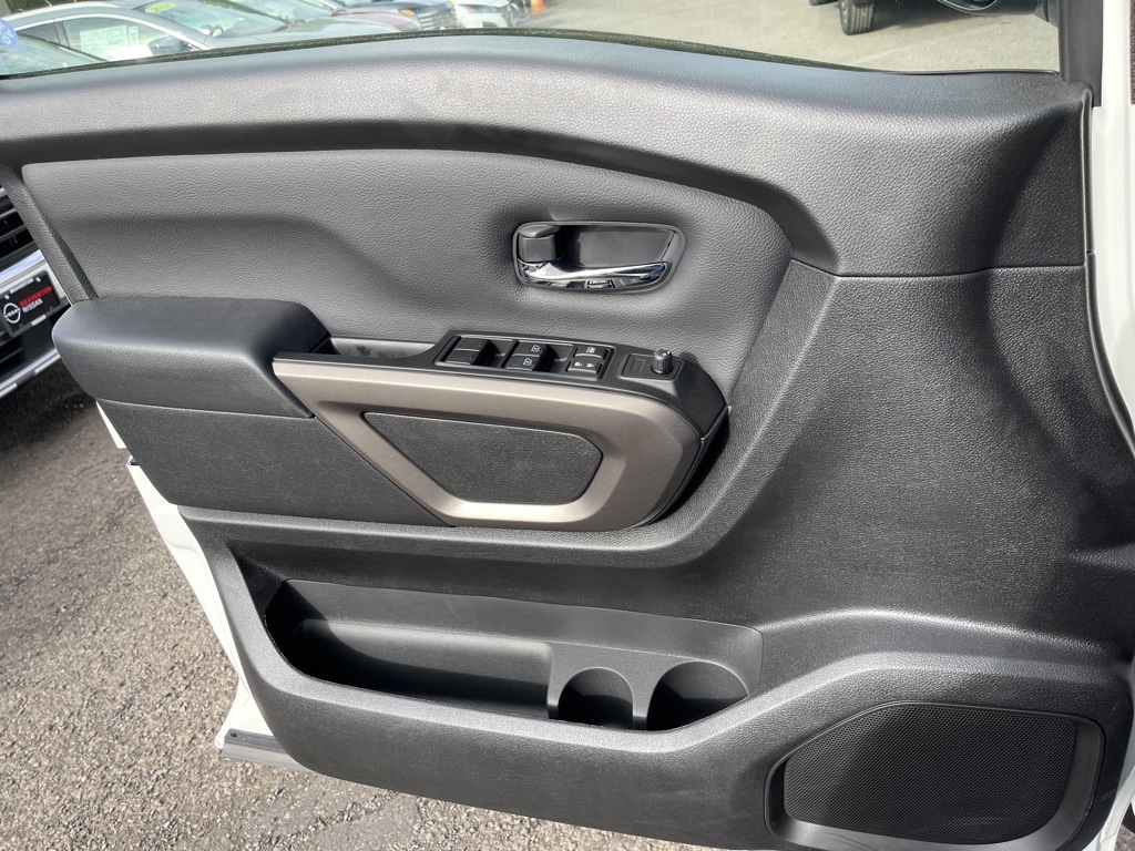 Vehicle image 22 of 31