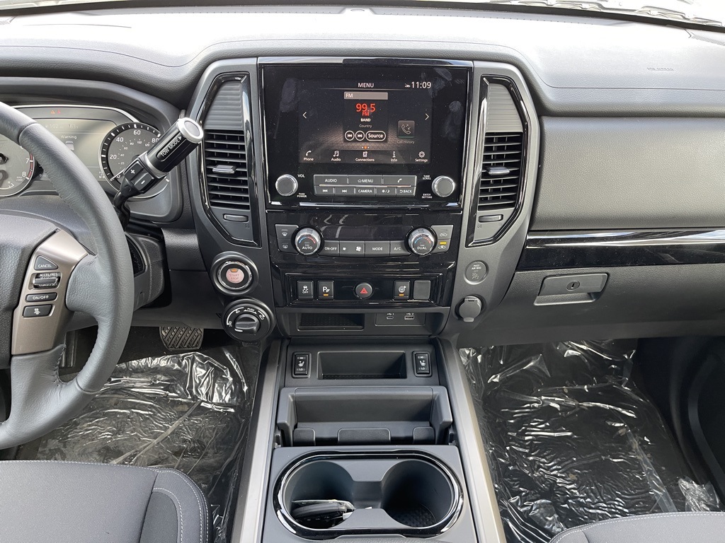 Vehicle image 18 of 31