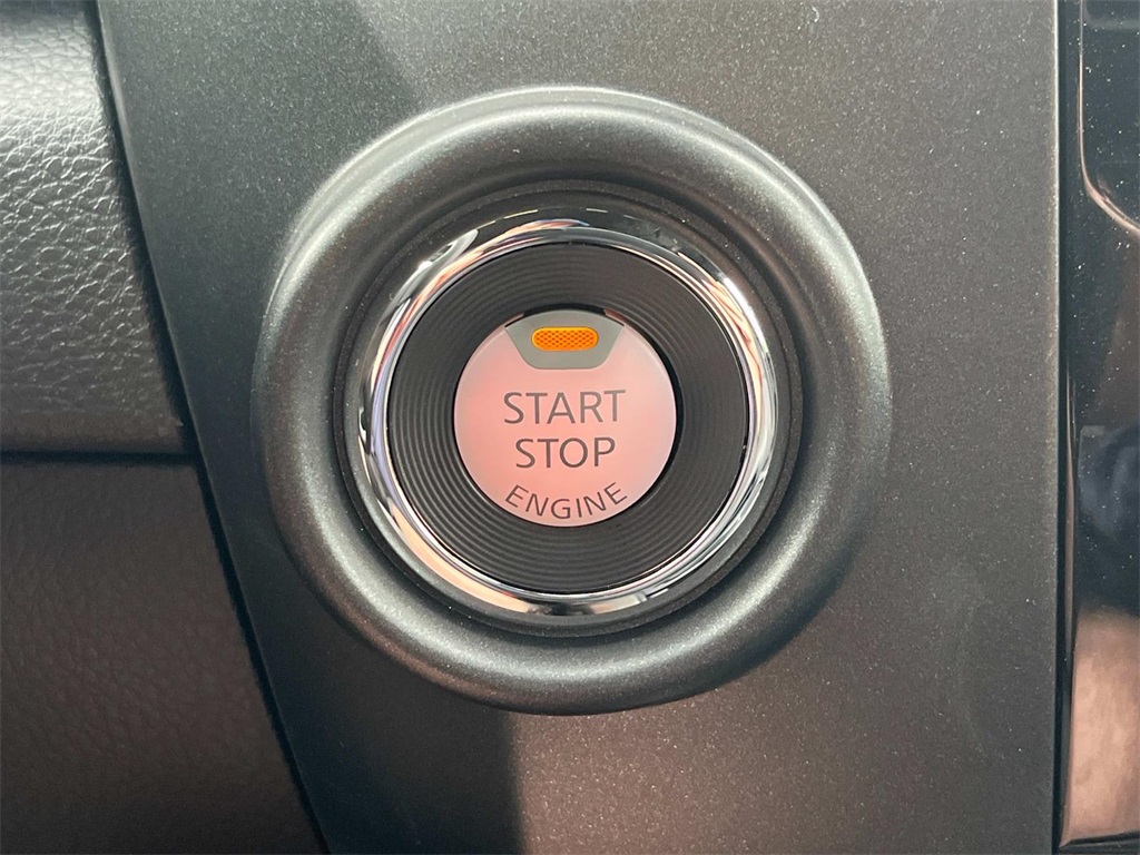 Vehicle image 26 of 30