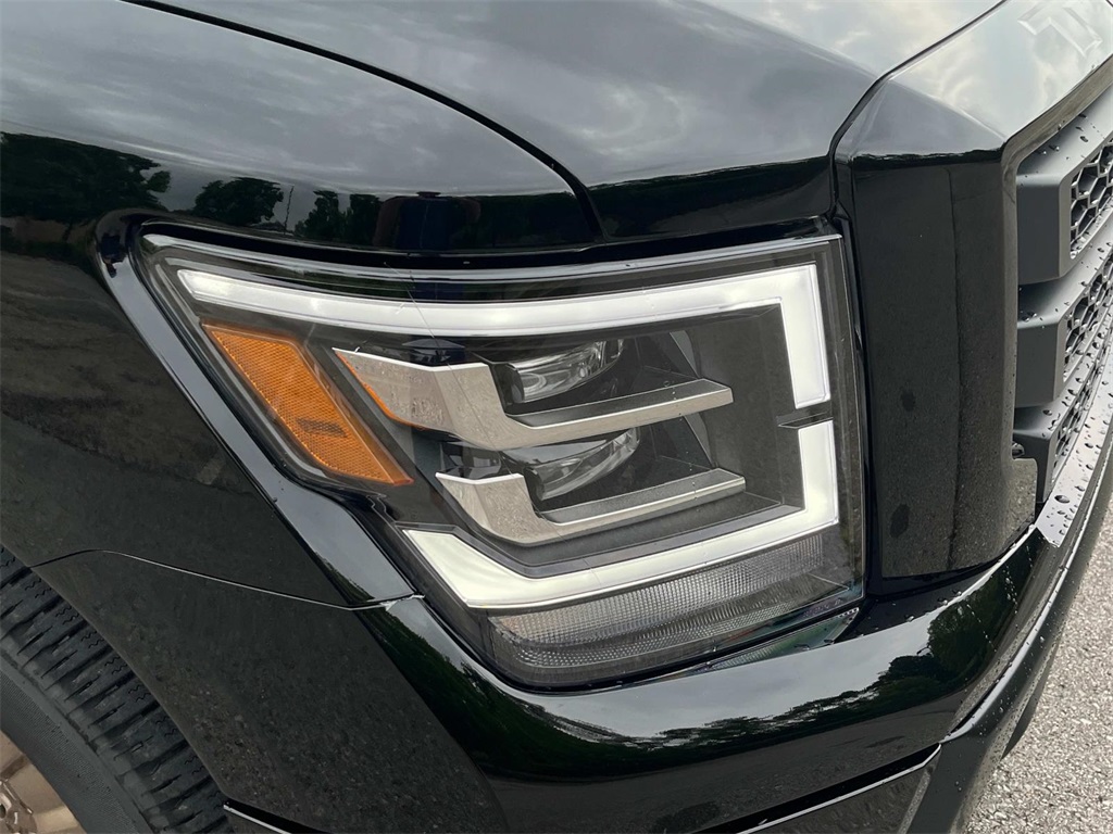 Vehicle image 28 of 30