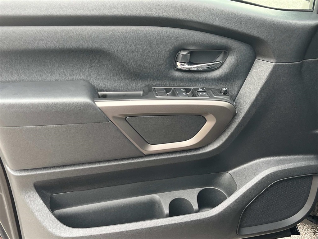 Vehicle image 20 of 30