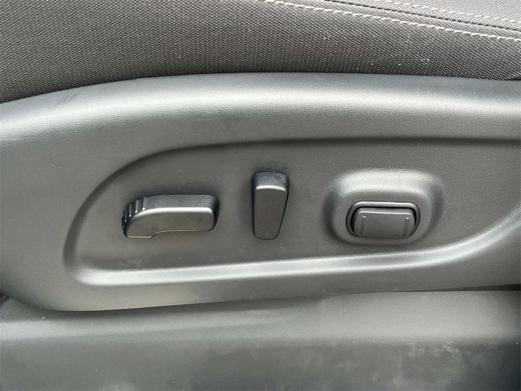 Vehicle image 21 of 30