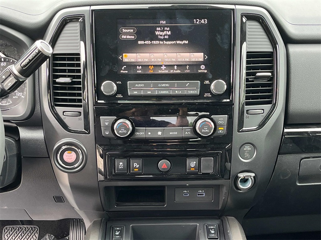 Vehicle image 18 of 30