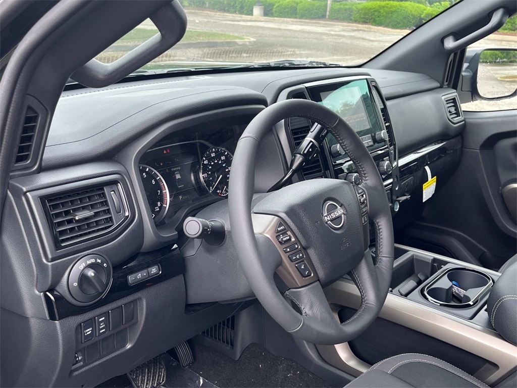 Vehicle image 13 of 30