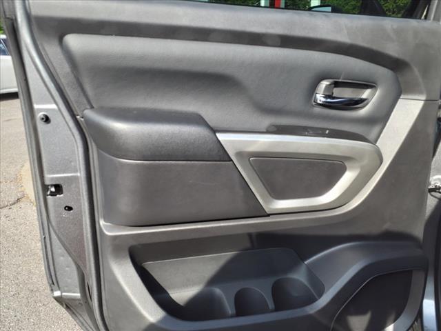 Vehicle image 9 of 15
