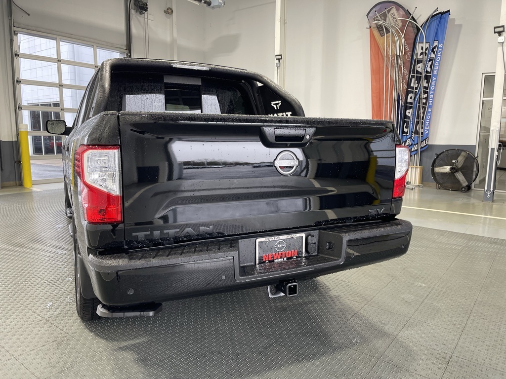 Vehicle image 7 of 21