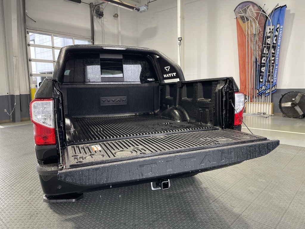 Vehicle image 8 of 21