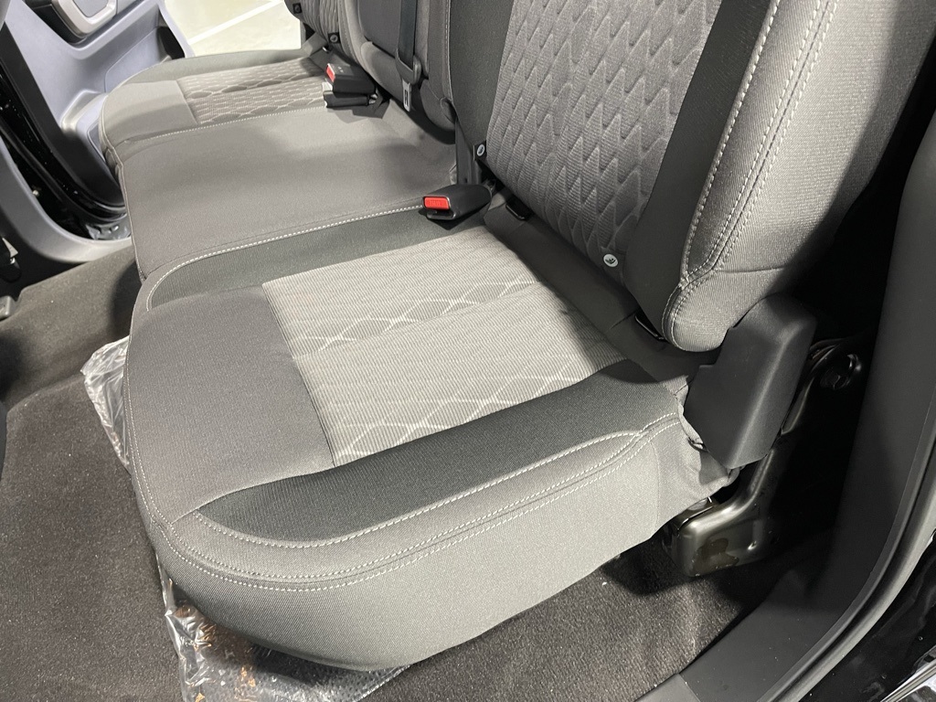 Vehicle image 18 of 21