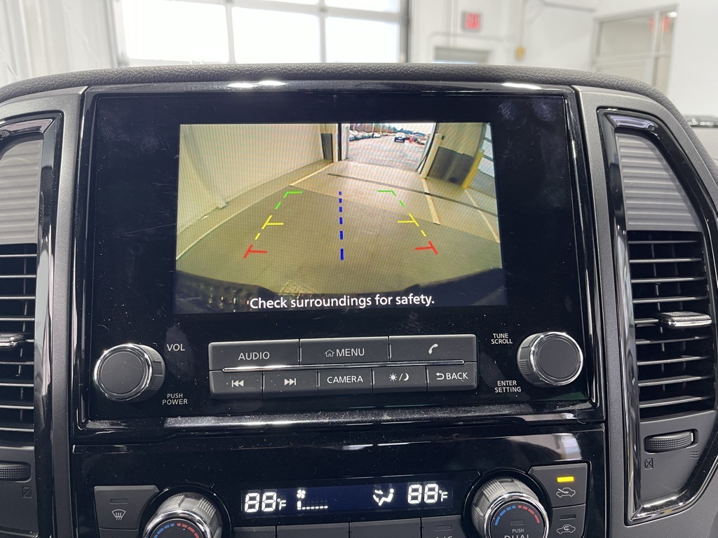 Vehicle image 13 of 21