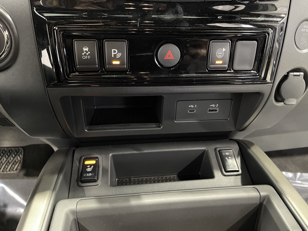 Vehicle image 14 of 21