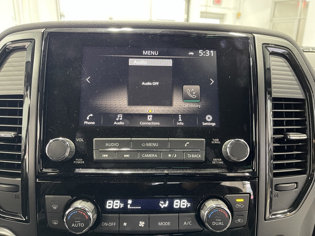 Vehicle image 11 of 21