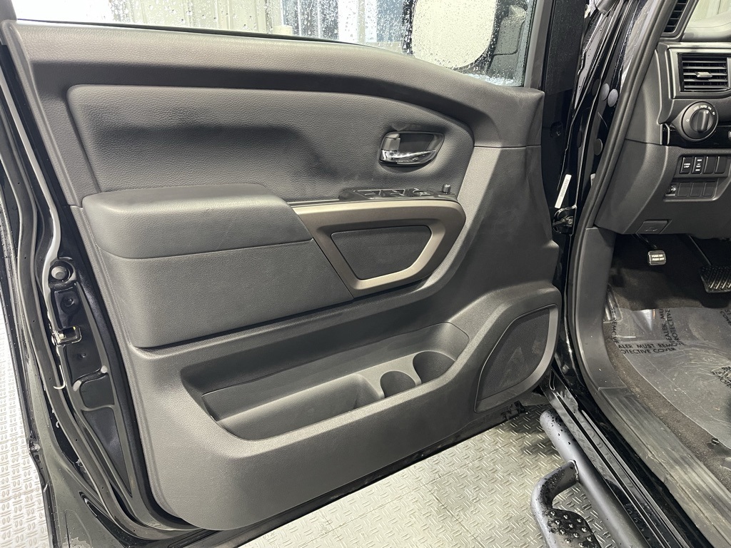 Vehicle image 20 of 21