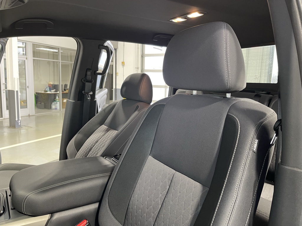 Vehicle image 16 of 21
