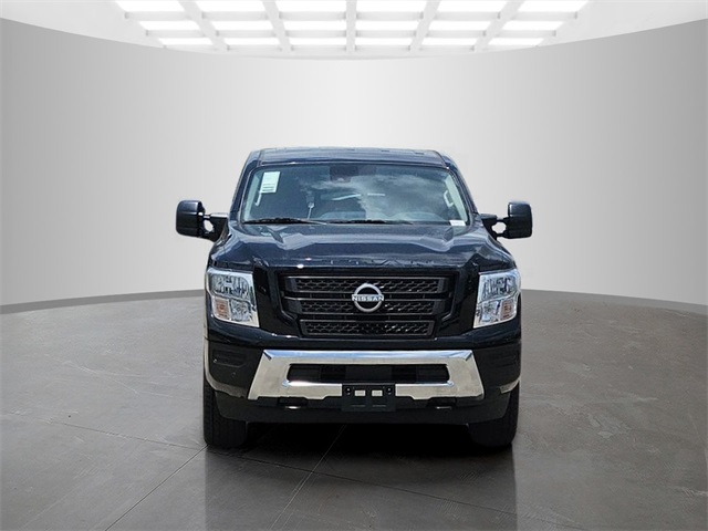 2024 Nissan Titan XD SV Image 2 of 38