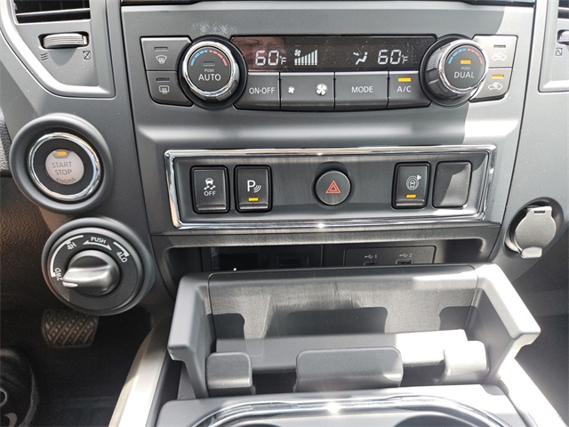 2024 Nissan Titan XD SV Image 18 of 38