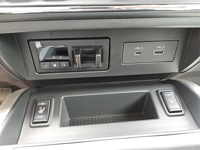 2024 Nissan Titan XD SV Image 22 of 38