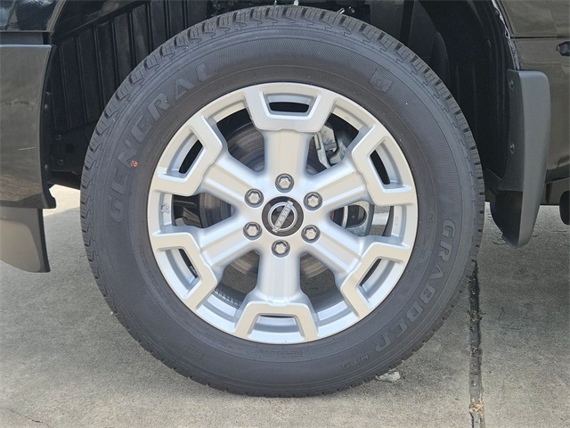 2024 Nissan Titan XD SV Image 9 of 38