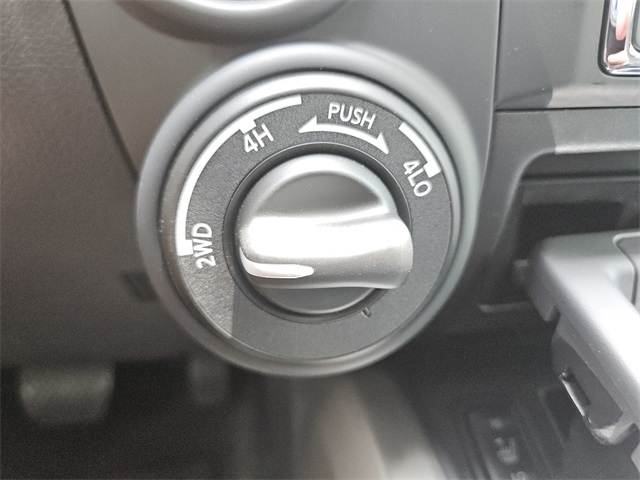 2024 Nissan Titan XD SV Image 31 of 38