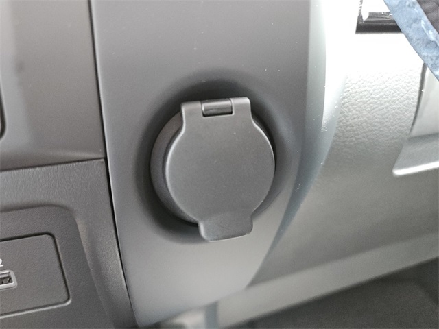 2024 Nissan Titan XD SV Image 28 of 38