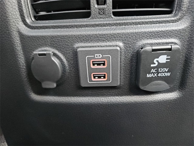 2024 Nissan Titan XD SV Image 34 of 38