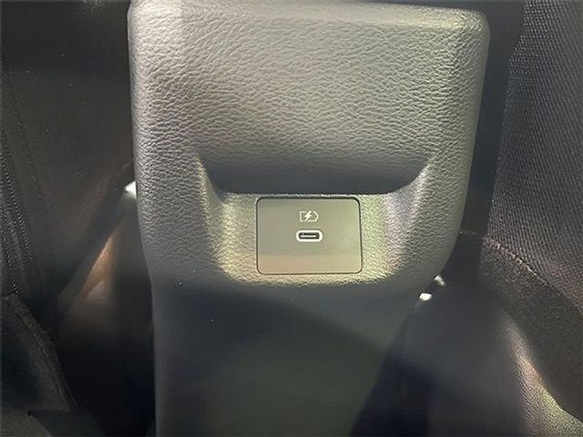 Vehicle image 18 of 22
