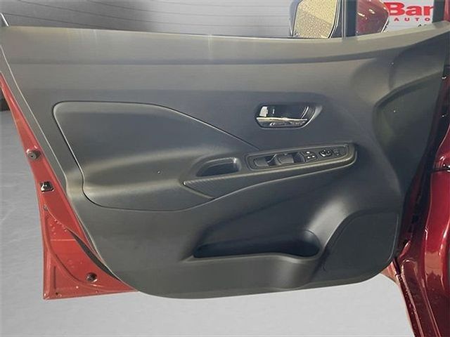 Vehicle image 17 of 22
