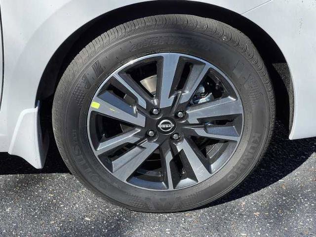 Vehicle image 9 of 18
