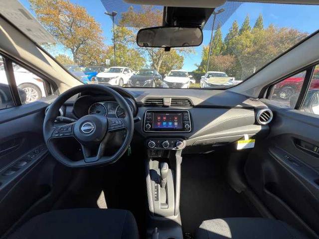 Vehicle image 15 of 18