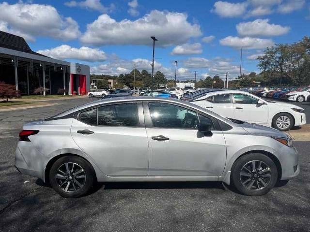 Vehicle image 4 of 19